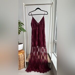 FOREVER 21 | Burgundy Lace Deep V Maxi Dress M